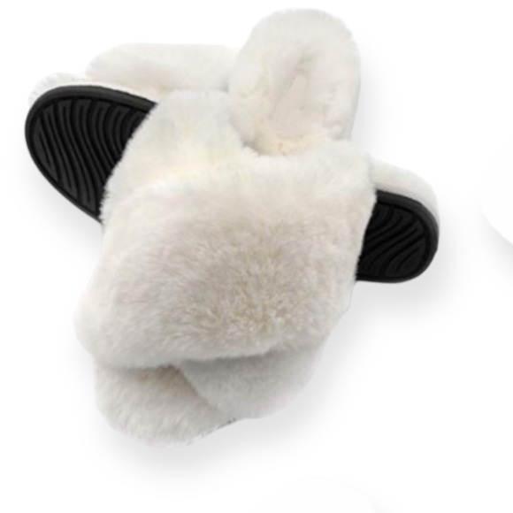 (REDUCED) FAMIPORT FAUX FUR SLIPPERS - Picture 2 of 6